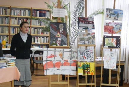 Biblioteka zaprasza na pokonkursową wystawę IX Edycji Wojewódzkiego Konkursu Plastycznego pt. " Wolność na zakręcie - 13 grudnia 1981r."