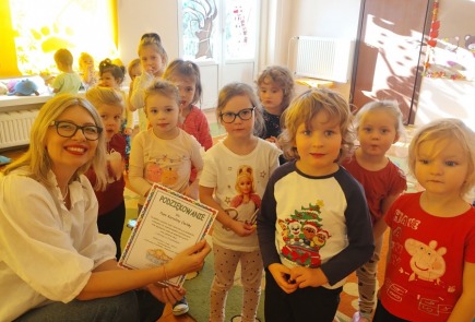 Gościnne czytanie w Przedszkolu „Kujawiaczek” w Dobrem.