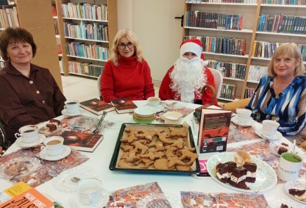 Dzisiaj odbyło się wyjątkowe, świąteczne spotkanie Dyskusyjnego Klubu Książki.