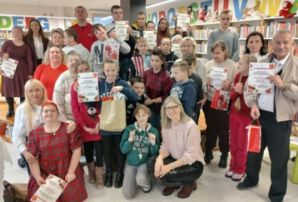 Uroczyste wręczenie nagród i dyplomów w Powiatowym Konkursie „Sztuka Osób Niepełnosprawnych – Kartka Bożonarodzeniowa”.