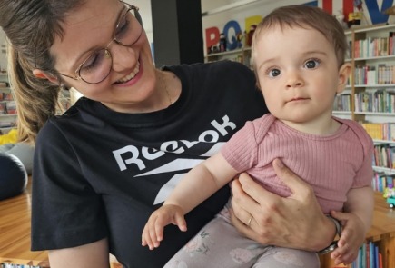 Środowe spotkania z maluszkami w bibliotece.