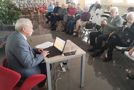 Mimo mroźnej pogody słuchacze Uniwersytetu Trzeciego Wieku