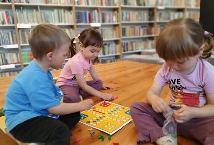 Środowe spotkanie „Maluszków w bibliotece” już za nami.