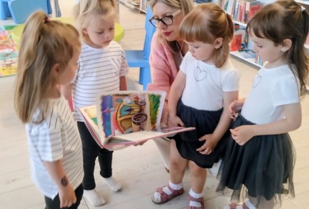 Kolejna środa w bibliotece za nami, a wraz z nią Spotkanie (Nie)zwykłych Mam.