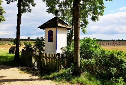 "Mała architektura, wielka historia - kujawskie kapliczki, krzyże, przydrożne figury"