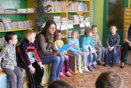 Bibliotekę odwiedziły przedszkolaki z Piotrkowa Kujawskiego  - grupa " Jagódki"