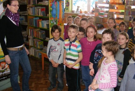 Bibliotekę odwiedzili uczniowie Szkoły Podstawowej w Radziejowie  - kl. II c     "Zaprzyjaźnij się z biblioteką"