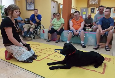 Zajęcia dogoterapii dla osób niepełnosprawnych prowadziła  Pani Marta Barbarowicz.