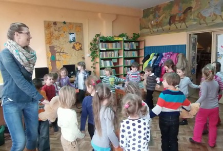 W KOLEJNYM SPOTKANIU Z PLUSZOWYM MISIEM uczestniczyły dzieci ze Szkoły Podstawowej kl. "0"  w Radziejowie.