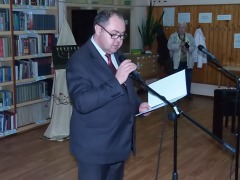 Wystąpienie głównego inicjatora uroczystości upamiętniajacych Żydów radziejowskich - Burmistrza Miasta - Sławomira Bykowskiego