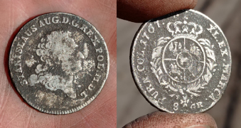 Srebrne 8 groszy, czyli dwuzłotówka koronna Stanisława Augusta Poniatowskiego wybita w 1767r. w Warszawie, którą odnalazłem na polu w Radziejowie.