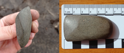 Kamienna siekierka (5,8 x 3,2 cm) z okresu Neolitu, czyli młodszej epoki kamienia – epoki kamienia gładzonego, może mieć nawet około 5 - 5,5 tys. lat. Znaleziona na polu ornym w Radziejowie..
