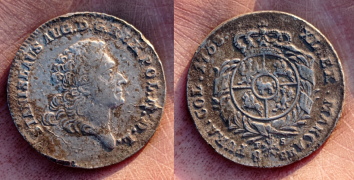Srebrne 8 groszy - dwuzłotówka koronna Stanisława Augusta Poniatowskiego, wybita w 1768r. w Warszawie, znaleziona niedaleko Radziejowa.