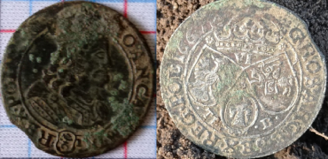 Srebrna moneta – szóstak koronny czyli sześć groszy Jana II Kazimierza Wazy z 1667r. Widoczny nominał monety VI  oraz herby Polski, Litwy i Wazów.