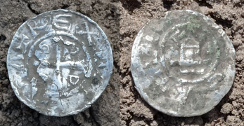 Denar krzyżowy Ottona i Adelajdy z kapliczką, X – XI w.    (18,5mm, 1,33g.)